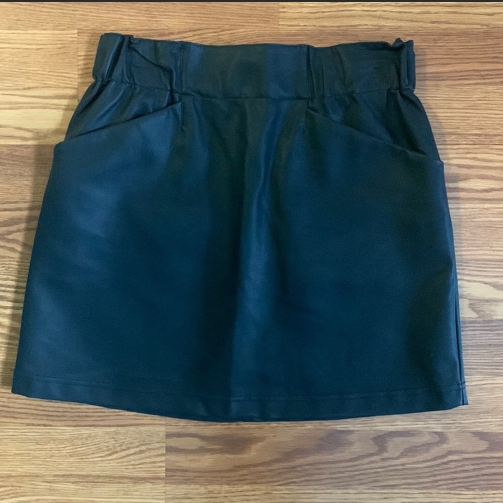 Indigo Rein Faux Leather Black Mini Skirt w/Pockets!!